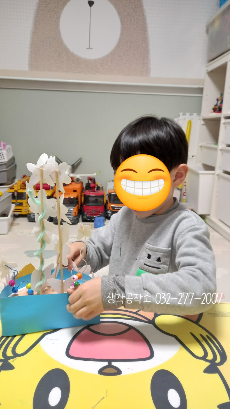 알록달록 아이들의 작은 손에서 완성된 아름다운 '봄 정원 꾸미기' 활동 사진 1