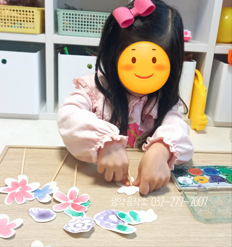 알록달록 아이들의 작은 손에서 완성된 아름다운 '봄 정원 꾸미기' 활동 사진 2