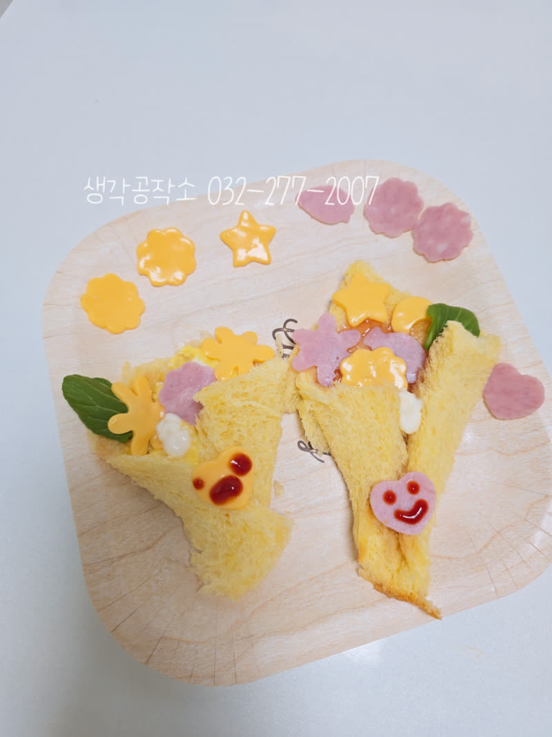 엄마, 드세요! 🥰 사랑 듬뿍 롤샌드위치 꽃다발 만들기 활동 사진 3