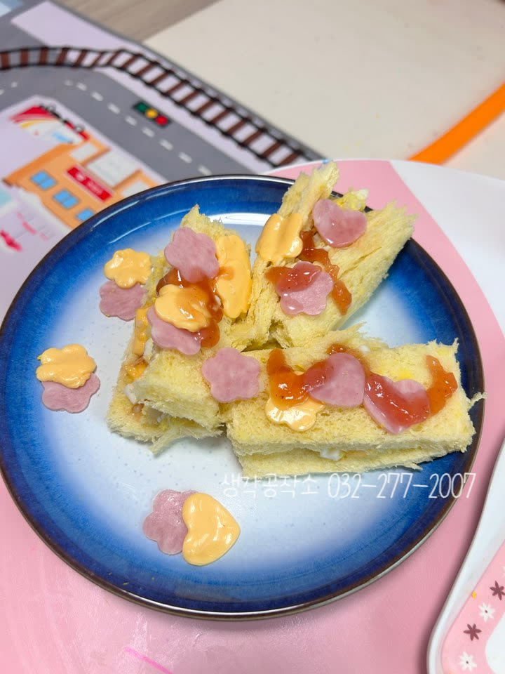 엄마, 드세요! 🥰 사랑 듬뿍 롤샌드위치 꽃다발 만들기 활동 사진 1