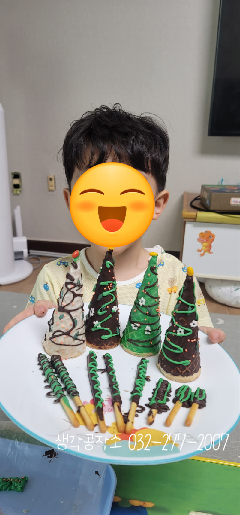 "제가 만들었어요!" 아이들 눈빛이 반짝인 크리스마스 트리 만들기2 ✨ 활동 사진 1